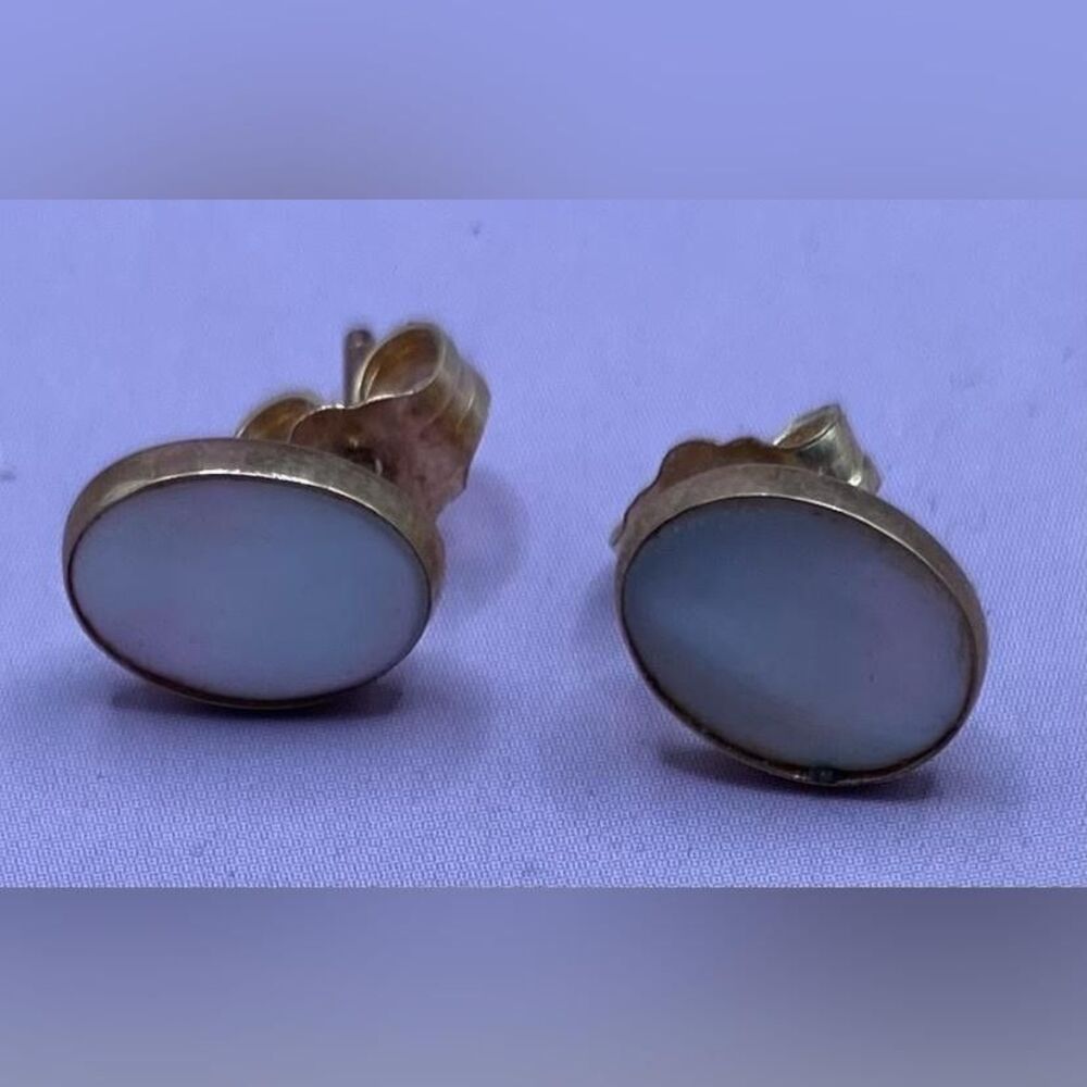 Gold Tone Oval White Stone Stud Earrings Womens Small Minimalist Classic Jewelry